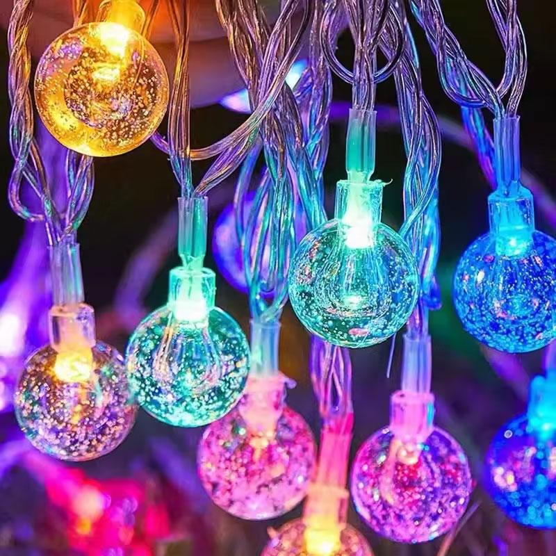 Krásne transparantné LED gule na stromček