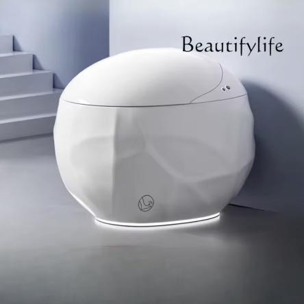 Smart futuristická toaleta v tvare vajca
